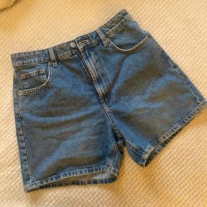Zara denim jean shorts size 6